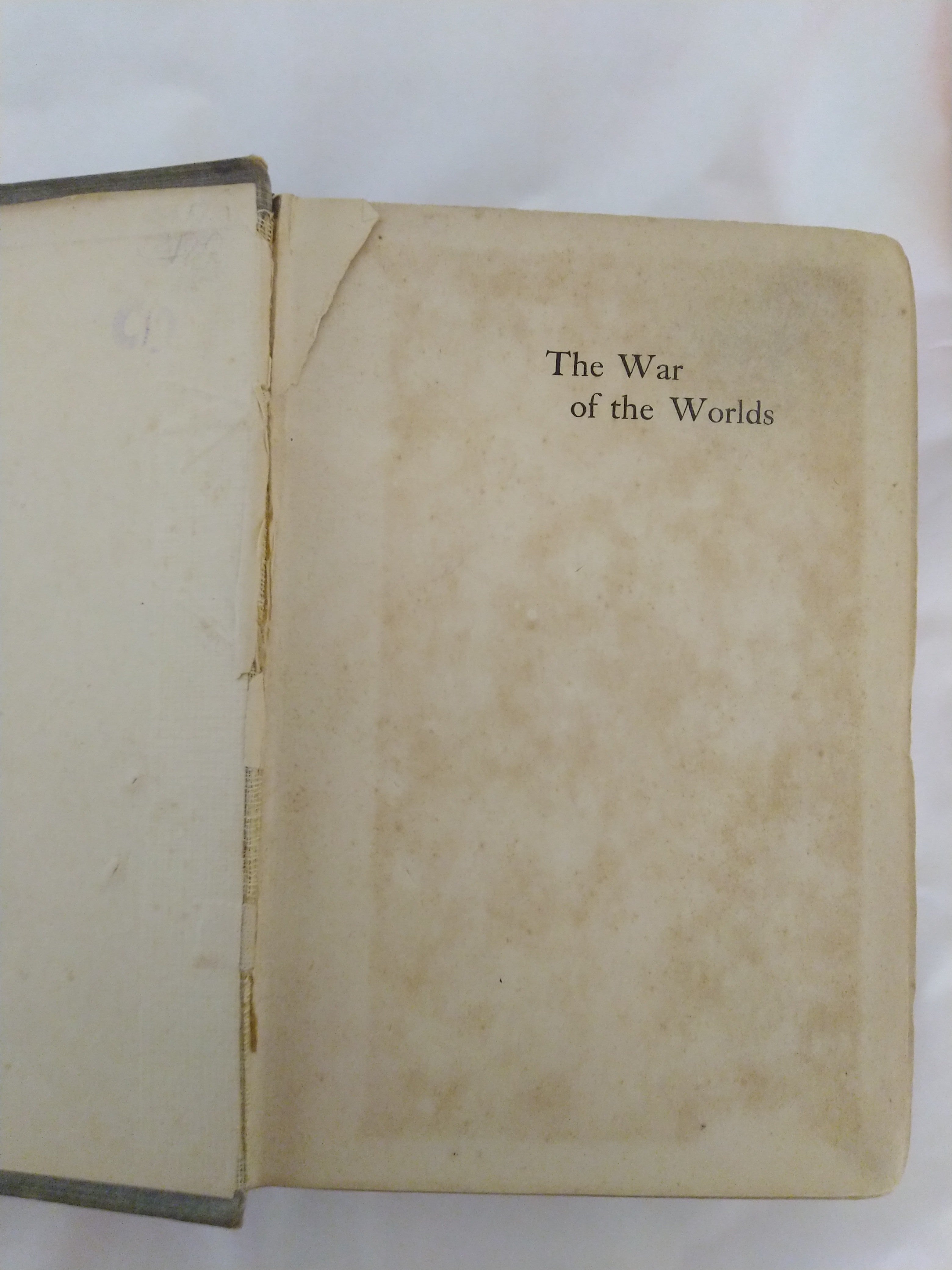 WAR OF THE WORLDS BY H. G. WELLS 1898 FIRST EDITION
